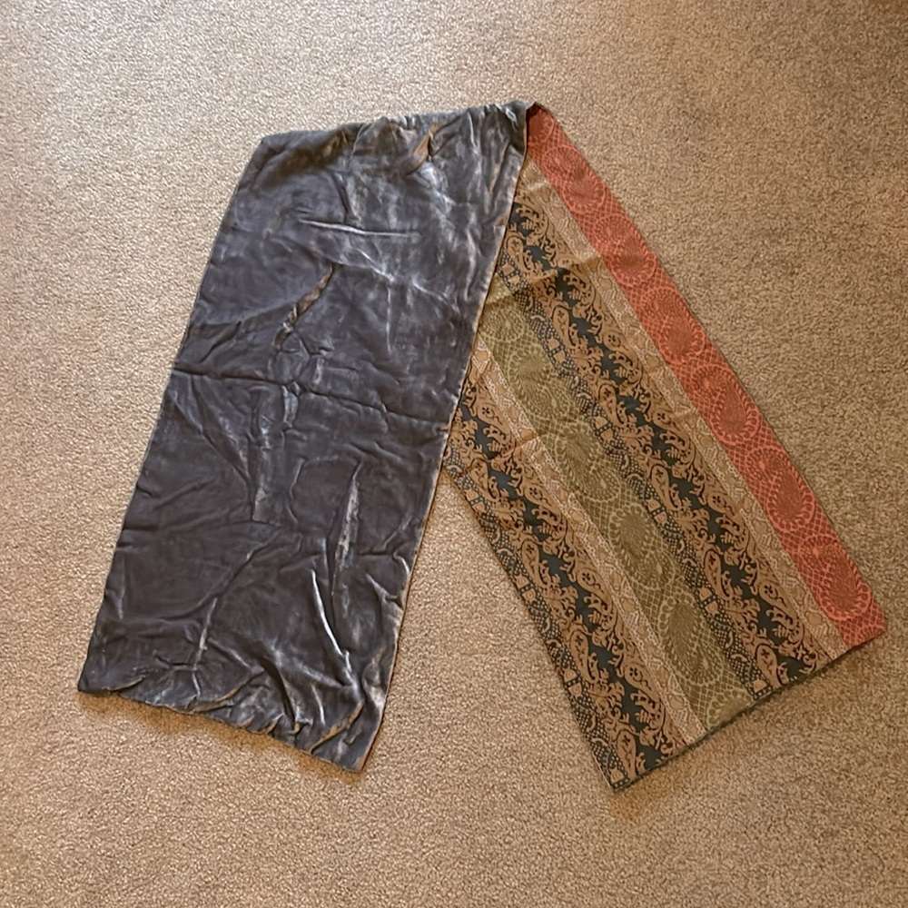 Nick & Nora Velvet with print scarf
